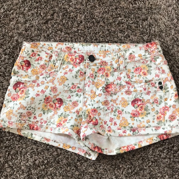 Floral shorts - Picture 1 of 1